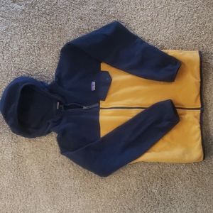 Patagonia zip up fleece hoodie. Youth M (10)